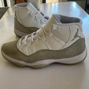 NIKE Air Jordan 11 Retro Women’s White w/ Glittery Silver Overlay AR0715 -100  9
